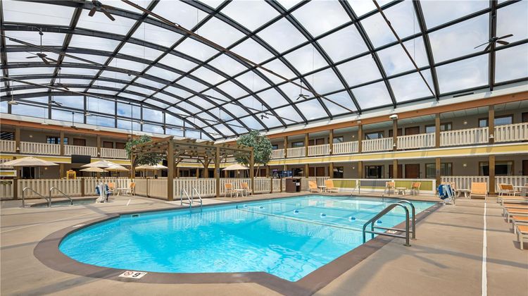 Best Western Plus Dubuque Hotel & Confer Pool