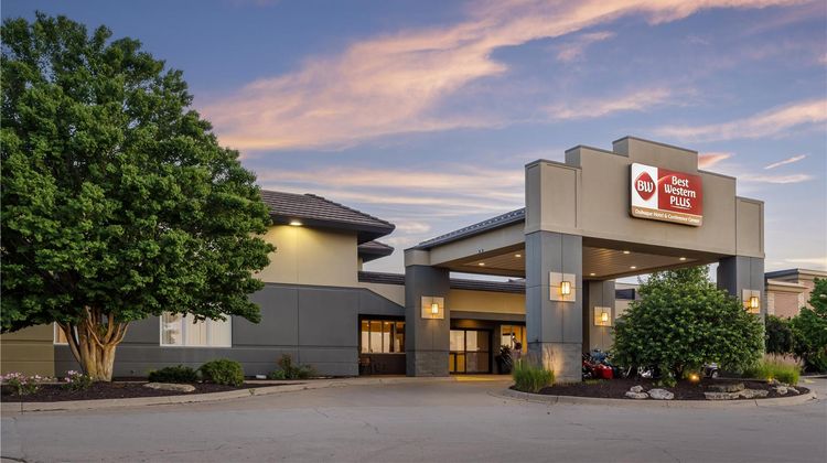 Best Western Plus Dubuque Hotel & Confer Exterior