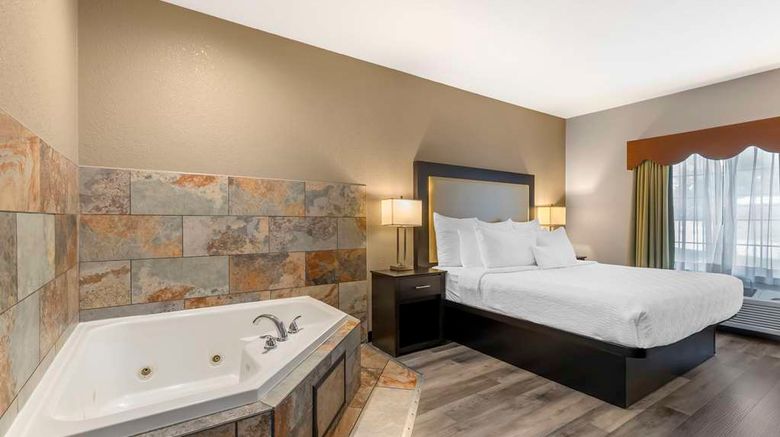 <b>Best Western Plus Des Moines West Inn Room</b>. Images powered by <a href="https://iceportal.shijigroup.com/" title="IcePortal" target="_blank">IcePortal</a>.