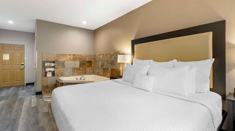 <b>Best Western Plus Des Moines West Inn Room</b>. Images powered by <a href="https://iceportal.shijigroup.com/" title="IcePortal" target="_blank">IcePortal</a>.