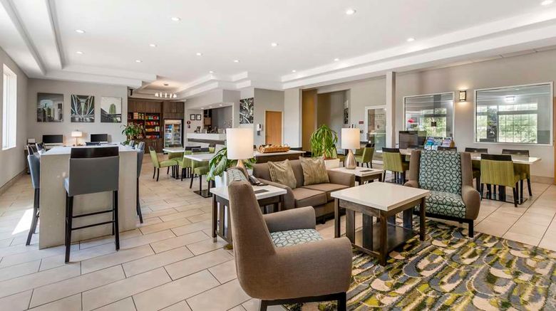 <b>Best Western Plus Des Moines West Inn Lobby</b>. Images powered by <a href="https://iceportal.shijigroup.com/" title="IcePortal" target="_blank">IcePortal</a>.