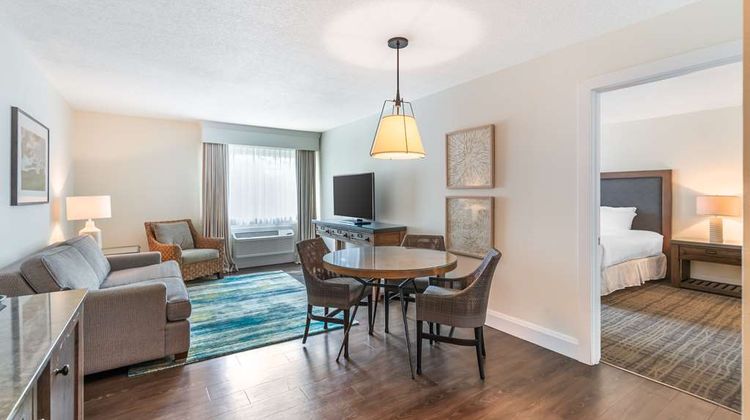 Best Western Plus University Park Suites Room