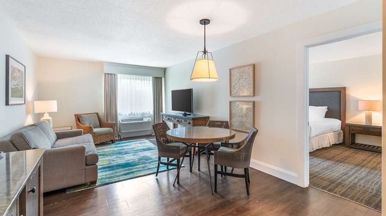 <b>Best Western Plus University Park Suites Room</b>. Images powered by <a href="https://iceportal.shijigroup.com/" title="IcePortal" target="_blank">IcePortal</a>.