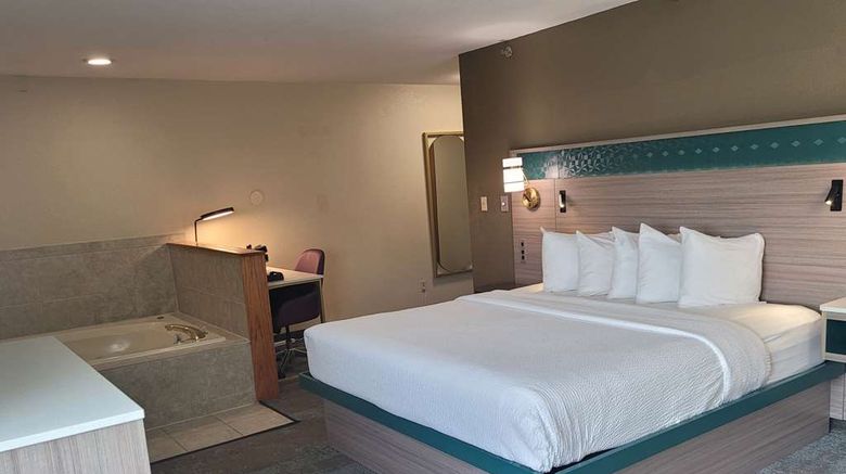<b>Best Western Plus Altoona Inn Pool</b>. Images powered by <a href="https://iceportal.shijigroup.com/" title="IcePortal" target="_blank">IcePortal</a>.