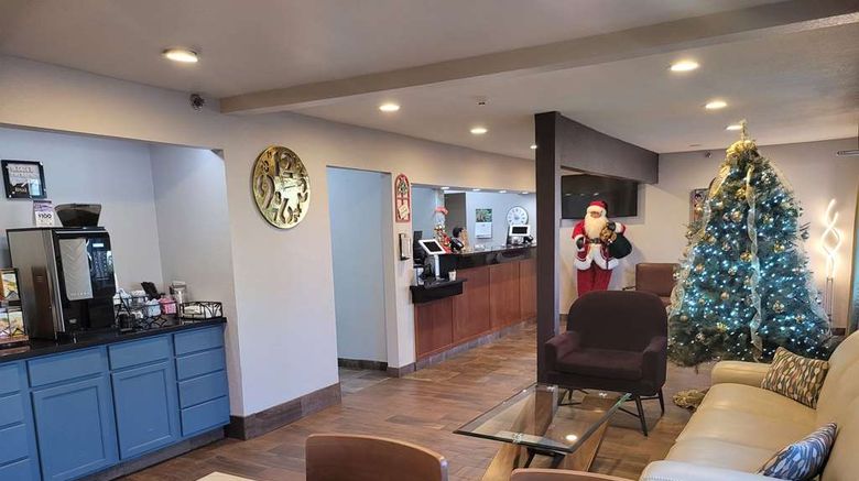 <b>Best Western Plus Altoona Inn Lobby</b>. Images powered by <a href="https://iceportal.shijigroup.com/" title="IcePortal" target="_blank">IcePortal</a>.