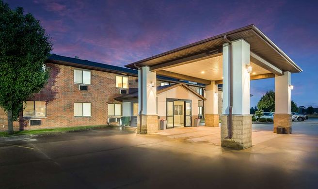 Best Western Mt. Pleasant Inn Exterior