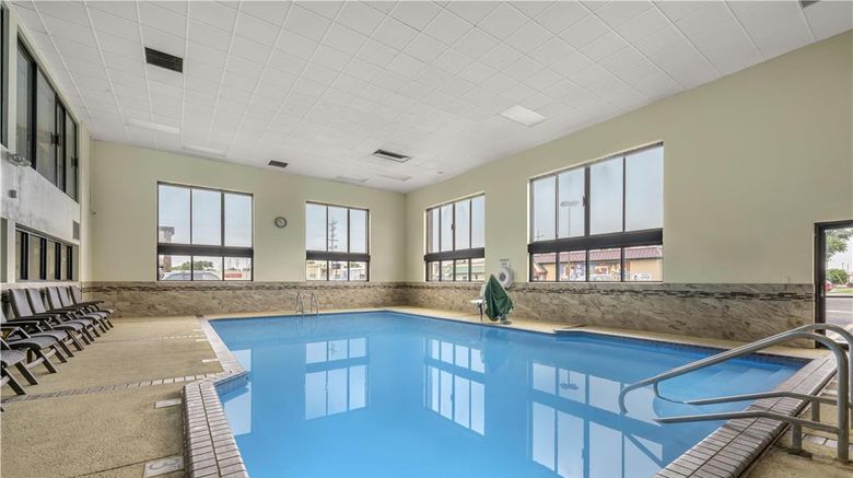 <b>Best Western Angus Inn Pool</b>. Images powered by <a href="https://iceportal.shijigroup.com/" title="IcePortal" target="_blank">IcePortal</a>.