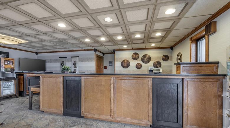 <b>Best Western Angus Inn Lobby</b>. Images powered by <a href="https://iceportal.shijigroup.com/" title="IcePortal" target="_blank">IcePortal</a>.