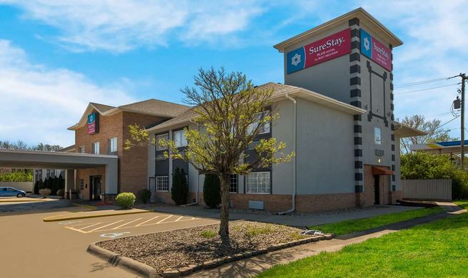 SureStay Plus Hotel by BW Topeka NW Exterior