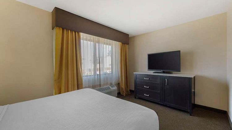 Best Western Plus Country Inn & Suites Room