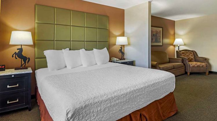 Best Western Plus Country Inn & Suites Room