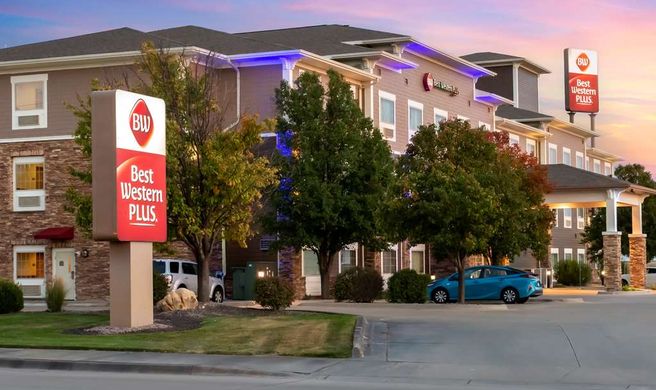 Best Western Plus Butterfield Inn Exterior