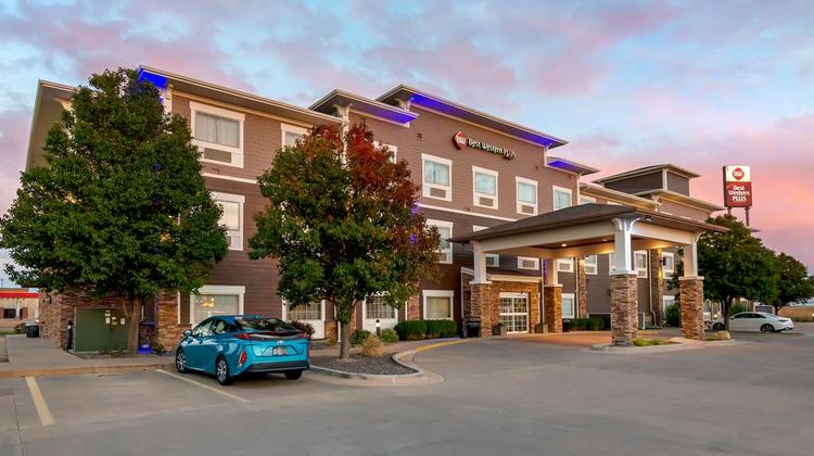 Best Western Plus Butterfield Inn Exterior