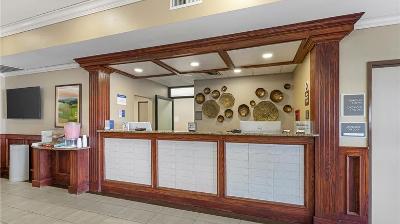 <b>Best Western Plus Butterfield Inn Lobby</b>. Images powered by <a href="https://iceportal.shijigroup.com/" title="IcePortal" target="_blank">IcePortal</a>.