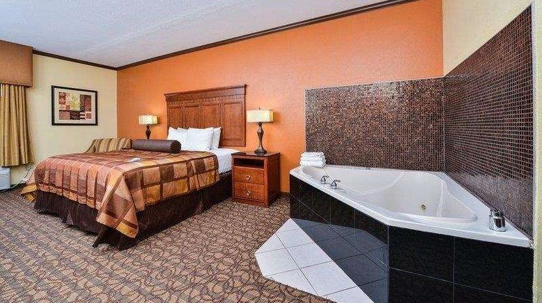 <b>Best Western Plus Midwest Inn & Suites Suite</b>. Images powered by <a href="https://iceportal.shijigroup.com/" title="IcePortal" target="_blank">IcePortal</a>.
