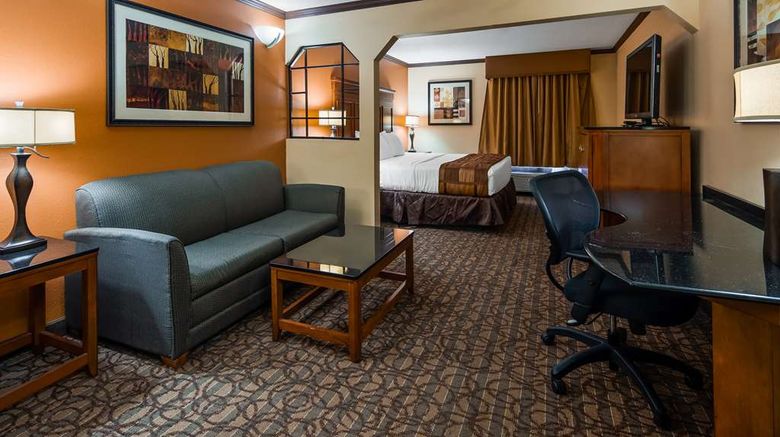 <b>Best Western Plus Midwest Inn & Suites Suite</b>. Images powered by <a href="https://iceportal.shijigroup.com/" title="IcePortal" target="_blank">IcePortal</a>.
