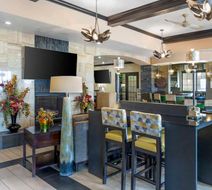 Best Western Plus Emerald Inn & Suites Lobby
