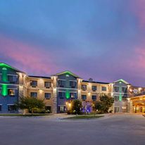 Best Western Plus Emerald Inn & Suites