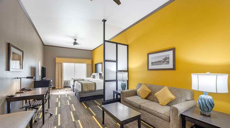 Best Western Plus Emerald Inn & Suites Room
