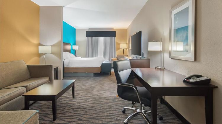 Best Western Plus Hiawatha Hotel Room
