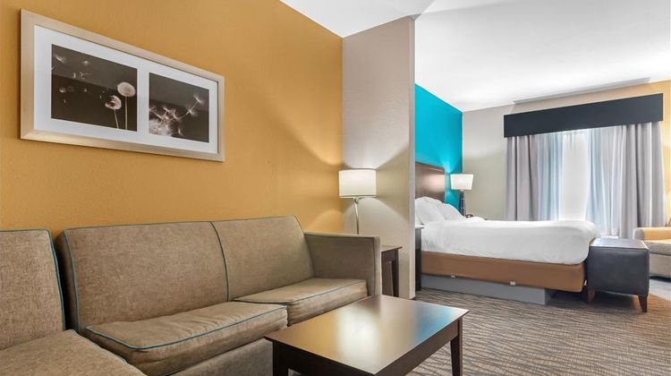 Best Western Plus Hiawatha Hotel Room
