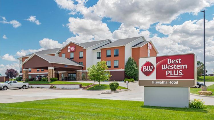 Best Western Plus Hiawatha Hotel Exterior