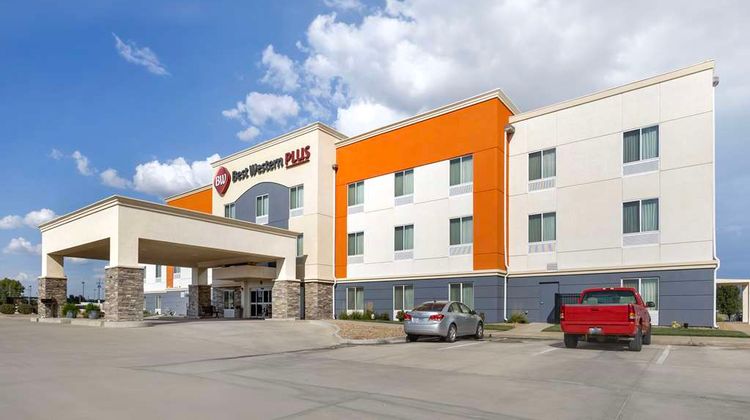 Best Western Plus Pratt Exterior