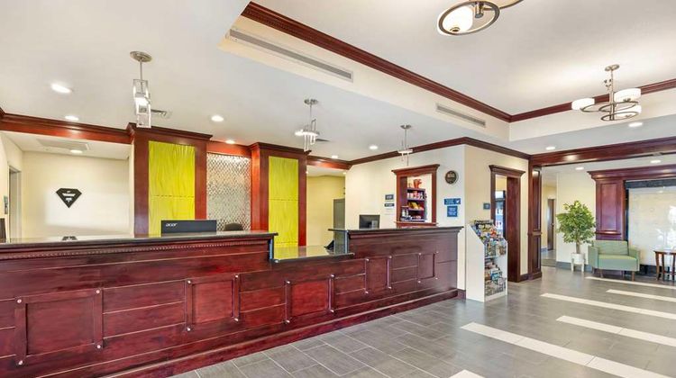 Best Western Plus Pratt Lobby