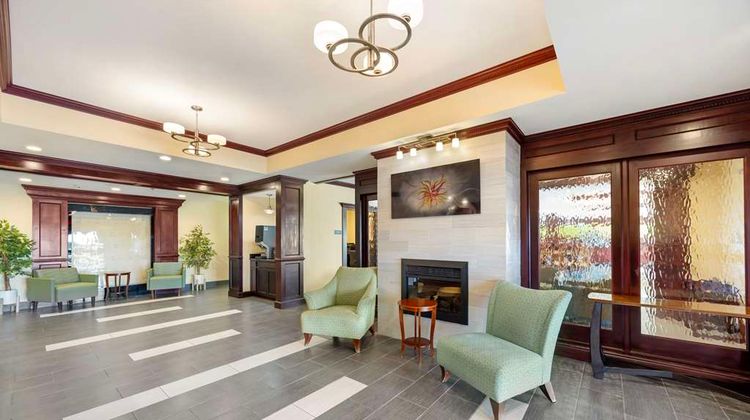 Best Western Plus Pratt Lobby