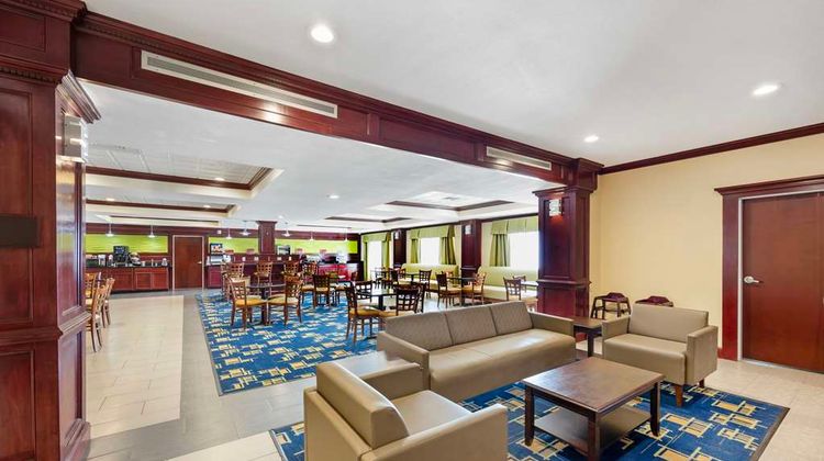 Best Western Plus Pratt Lobby