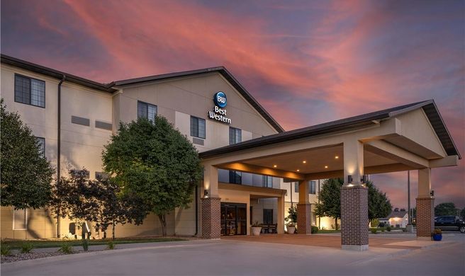 Best Western North Edge Inn Exterior