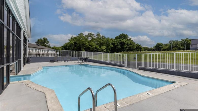 <b>Best Western Parkside Inn Pool</b>. Images powered by <a href="https://iceportal.shijigroup.com/" title="IcePortal" target="_blank">IcePortal</a>.