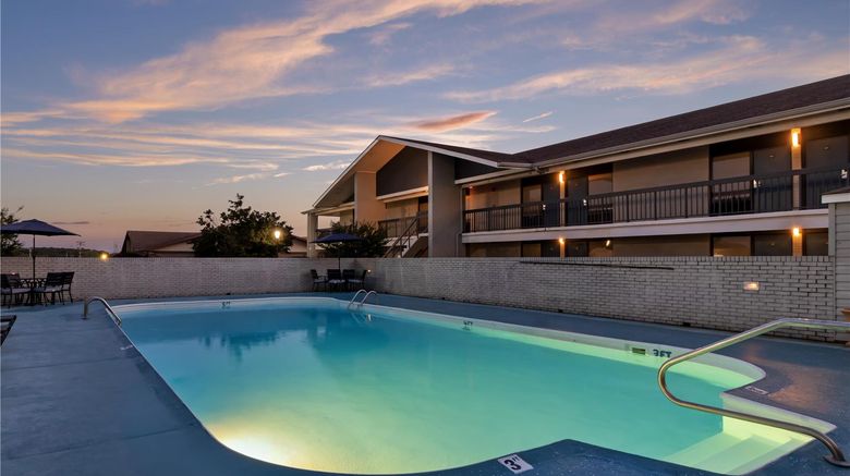 <b>Best Western University Inn Pool</b>. Images powered by <a href="https://iceportal.shijigroup.com/" title="IcePortal" target="_blank">IcePortal</a>.