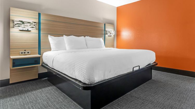 Best Western University Inn Room