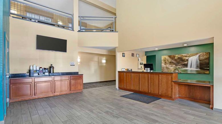 <b>Best Western Central City Lobby</b>. Images powered by <a href="https://iceportal.shijigroup.com/" title="IcePortal" target="_blank">IcePortal</a>.