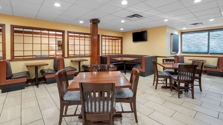 <b>Best Western Louisville East Restaurant</b>. Images powered by <a href="https://iceportal.shijigroup.com/" title="IcePortal" target="_blank">IcePortal</a>.