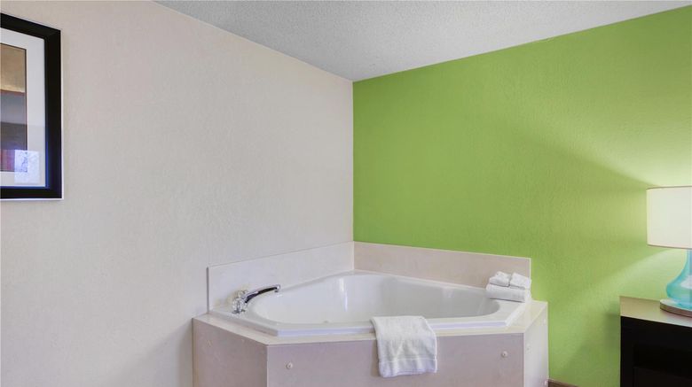 <b>Best Western Lake Cumberland Inn Room</b>. Images powered by <a href="https://iceportal.shijigroup.com/" title="IcePortal" target="_blank">IcePortal</a>.