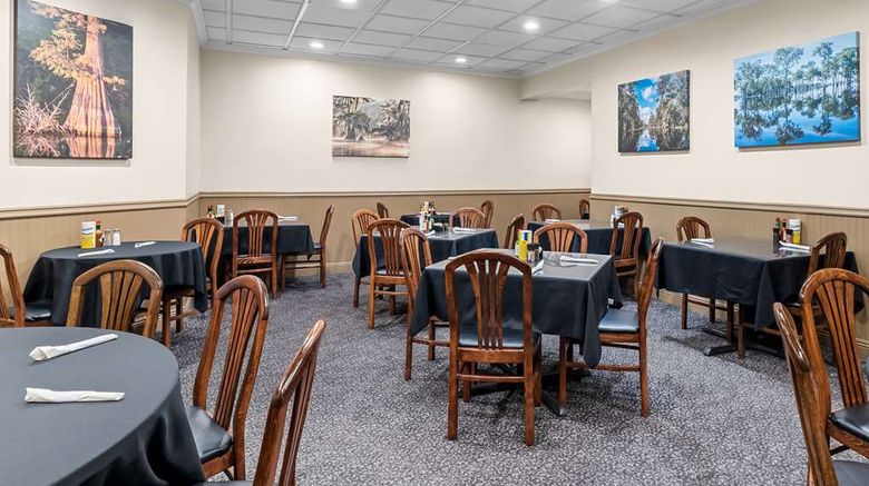 <b>Best Western Forest Inn Ballroom</b>. Images powered by <a href="https://iceportal.shijigroup.com/" title="IcePortal" target="_blank">IcePortal</a>.