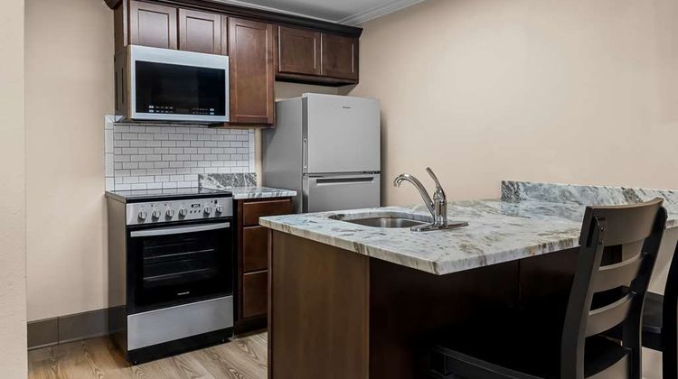 Best Western Forest Inn Suite