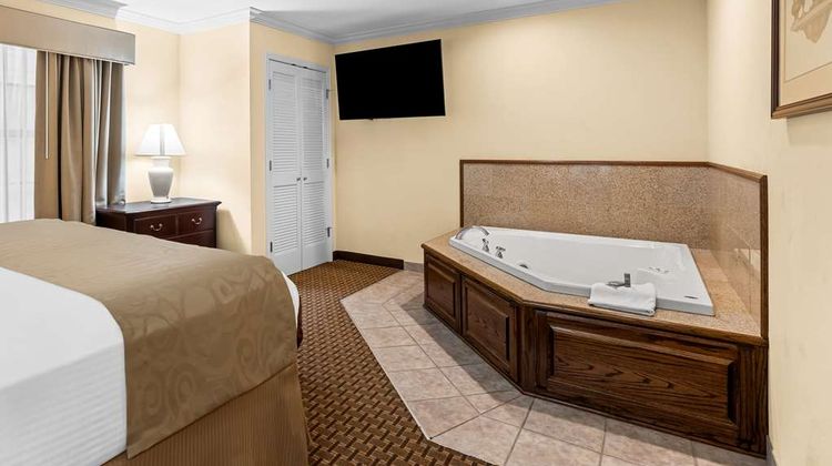 Best Western Forest Inn Suite