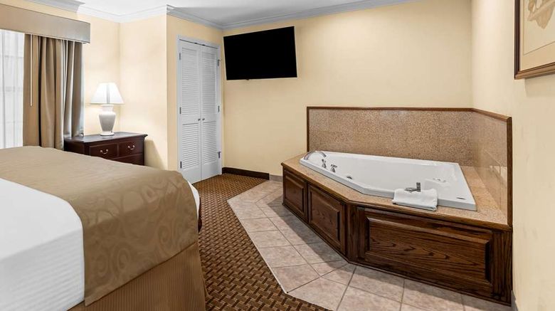 <b>Best Western Forest Inn Suite</b>. Images powered by <a href="https://iceportal.shijigroup.com/" title="IcePortal" target="_blank">IcePortal</a>.