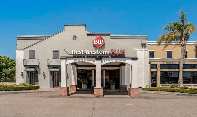 Best Western Plus Westbank Exterior