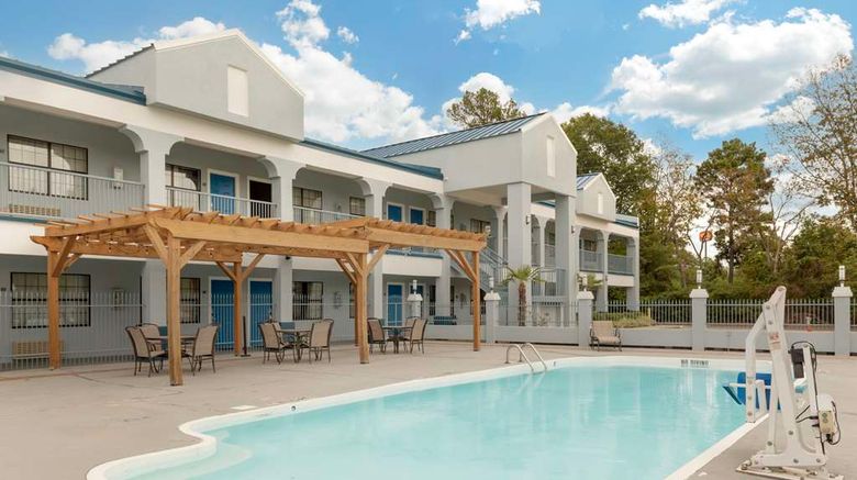 <b>Best Western West Monroe Inn Pool</b>. Images powered by <a href="https://iceportal.shijigroup.com/" title="IcePortal" target="_blank">IcePortal</a>.