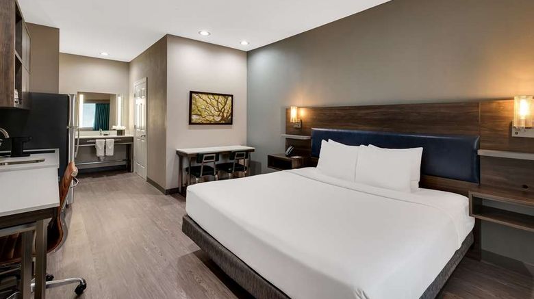<b>Best Western La Place Inn Room</b>. Images powered by <a href="https://iceportal.shijigroup.com/" title="IcePortal" target="_blank">IcePortal</a>.