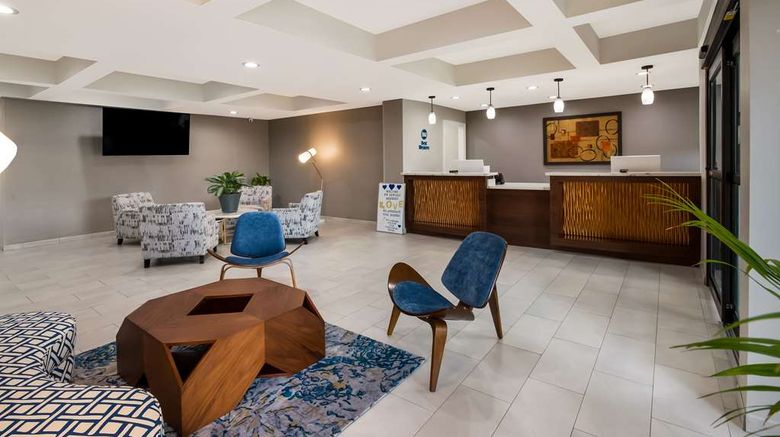 <b>Best Western La Place Inn Lobby</b>. Images powered by <a href="https://iceportal.shijigroup.com/" title="IcePortal" target="_blank">IcePortal</a>.