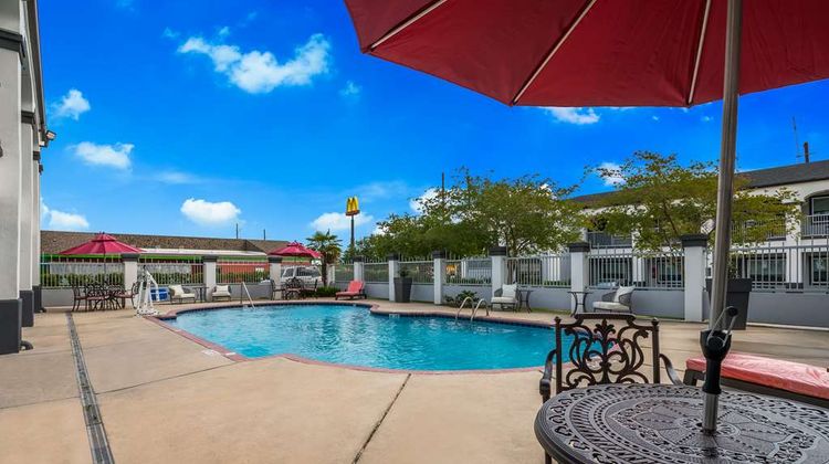 Best Western La Place Inn Pool