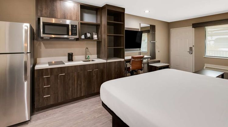 Best Western La Place Inn Room
