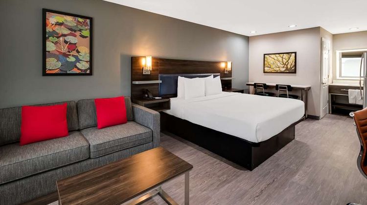 Best Western La Place Inn Room