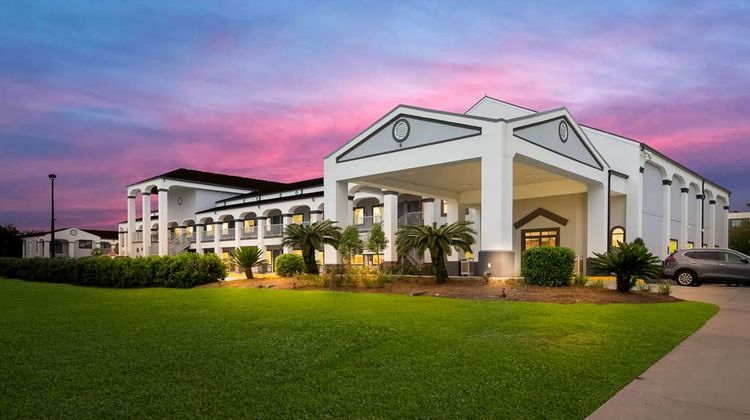 Best Western La Place Inn Exterior