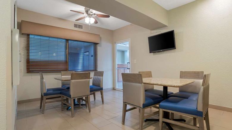 <b>Best Western Ville Platte Restaurant</b>. Images powered by <a href="https://iceportal.shijigroup.com/" title="IcePortal" target="_blank">IcePortal</a>.